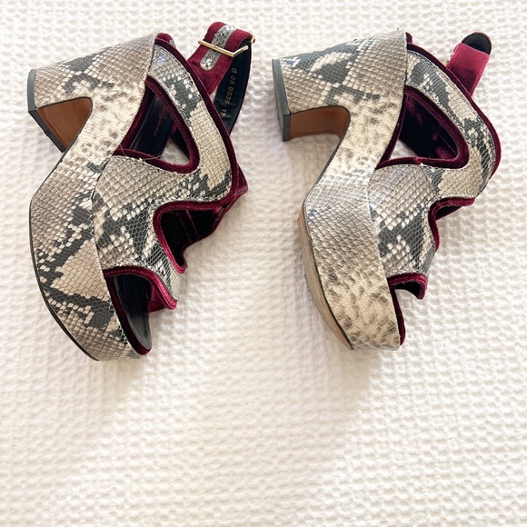 Robert Clergerie Embossed Snakeskin Print Platform Sandals - Picture 3 of 5